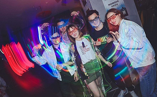 热爱生活的95后们,终于也开始破产了