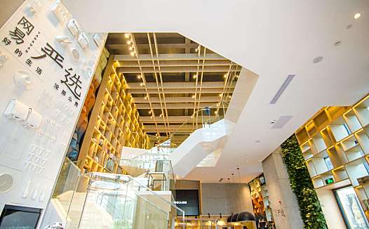 连线家晚报 | 物美入主麦德龙,10亿欧元换70%股权 | 双11快递费上涨?专家:这一理解纯属乌龙 | “10元修改朋友圈定位”新进展:微信正与淘宝沟通下架违规服务