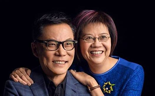 短评︱“李国庆俞渝互撕”:在狂欢和偷窥面前,我们都只是真实的小丑