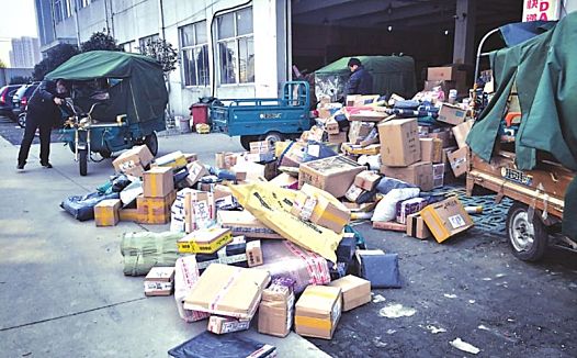 连线家晚报 | 快递网点贴通知:双11快递当天不取被退件 | 滴滴回应乘客被捅刀:深深致歉,乘客要求司机超速行驶引起 |网友质疑双11数据造假 天猫:造谣要负法律责任 | 盒马鲜生回应死鱼冒充活鱼:监控视频已交给监管部门