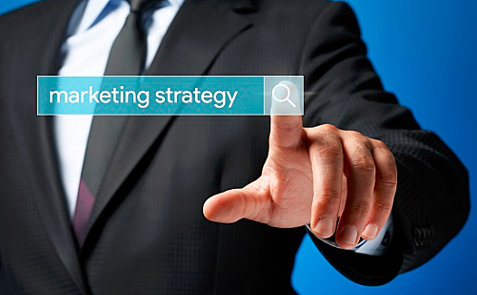 曾经高高在上的奢侈品牌，纷纷开启自救之路