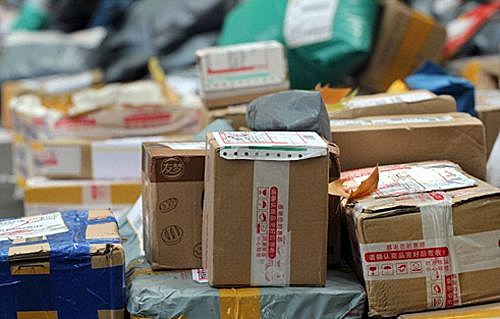 连线家晚报 | 近六成快递小哥曾自行赔付“以保工作” | 法院驳回参与斐讯0元购被骗案:买虚拟货币不受保护 | 今年春节快递不打烊 网传停运不可信