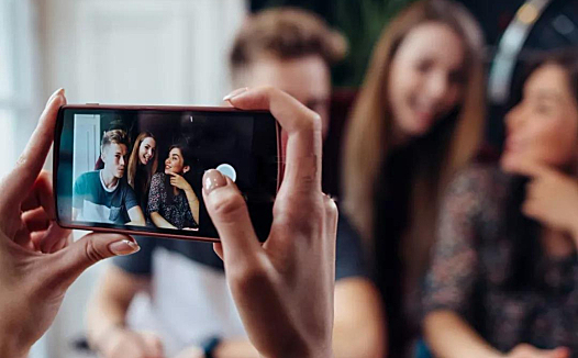 流量焦虑:快手10亿打响与抖音的下沉战事