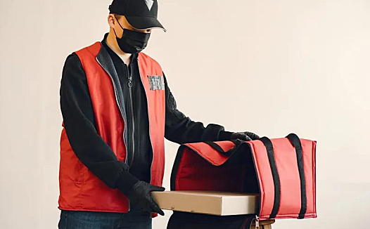 丰巢后撤，便宜了菜鸟驿站、京东快递柜？