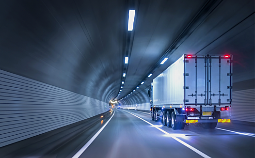 增速放缓、对手打劫,顺丰雄风不再?