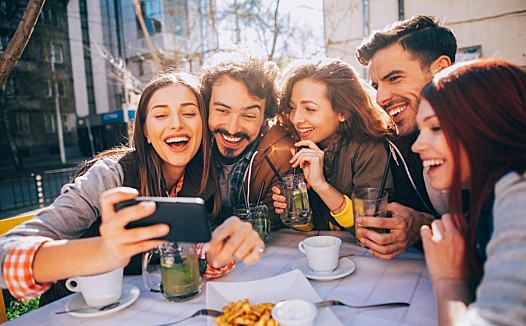 疯狂的Clubhouse,暴露了国内社交网络的倒退