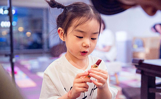 “颜值经济”从娃娃抓起,儿童美妆是一门好生意吗?