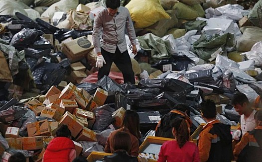 涨工资后,快递员和大家都不开心