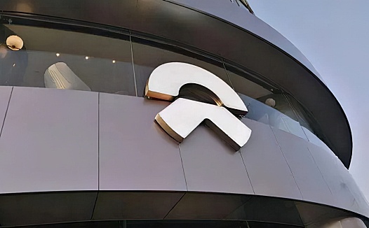 蔚来销量惨淡,小鹏理想超车,新能源车企谁笑到最后?