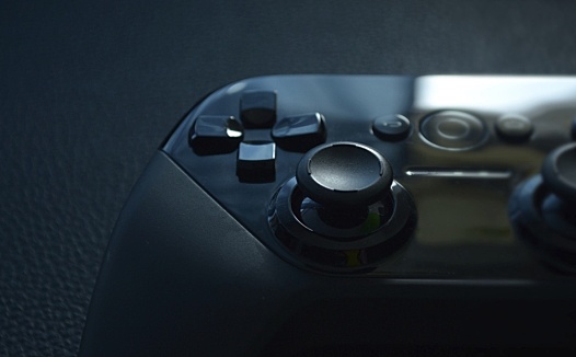 主机将死,手机当立