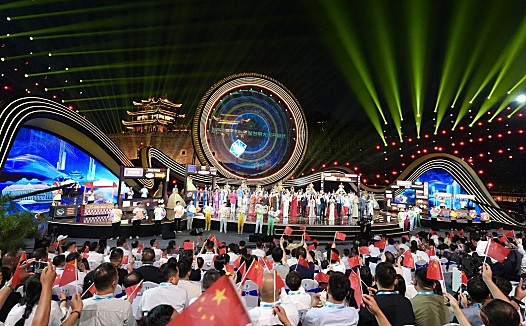 天心阁起百年光,新潮消费筑辉煌